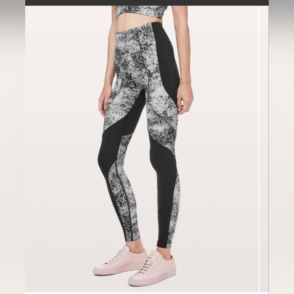 Lululemon Sweat And Repeat Tight 28" Women Sz 10 Black Serigraph Starlight Multi